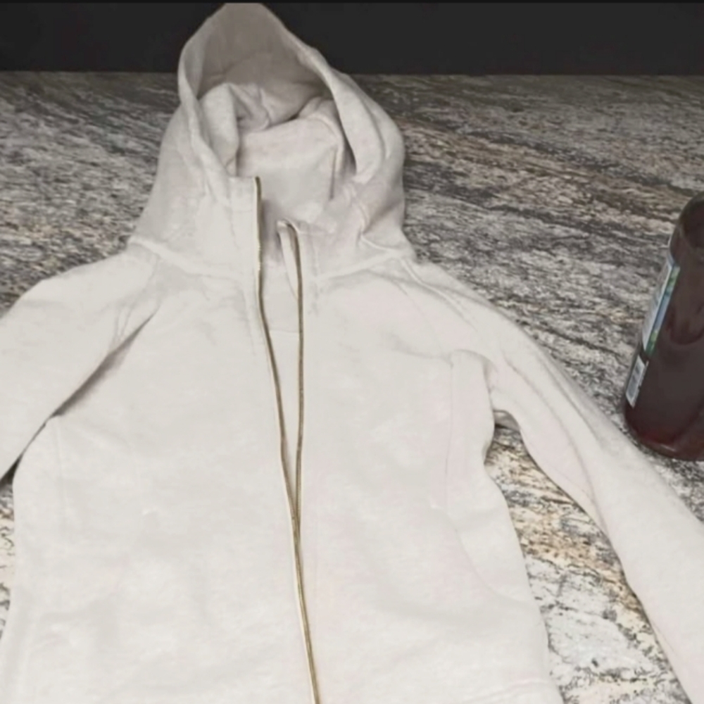 Lululemon Scuba SIZE 2 Cozy Cream Zip-Up Hoodie.